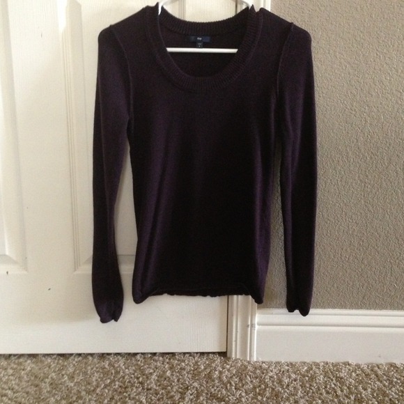 Gap sweater