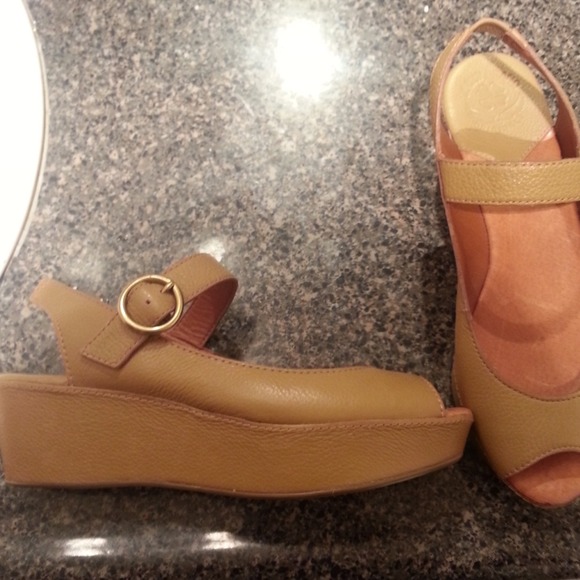 Lucky brand small leather wedges