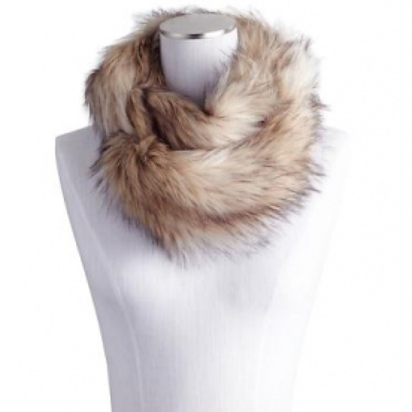 Juicy Couture Faux Fur Infinity loop scarf NWT🎉🎉
