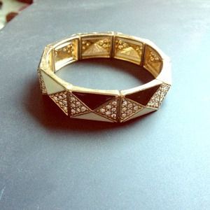 Black and white stretch bracelet