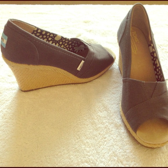 Gray Toms espadrille wedges size 8