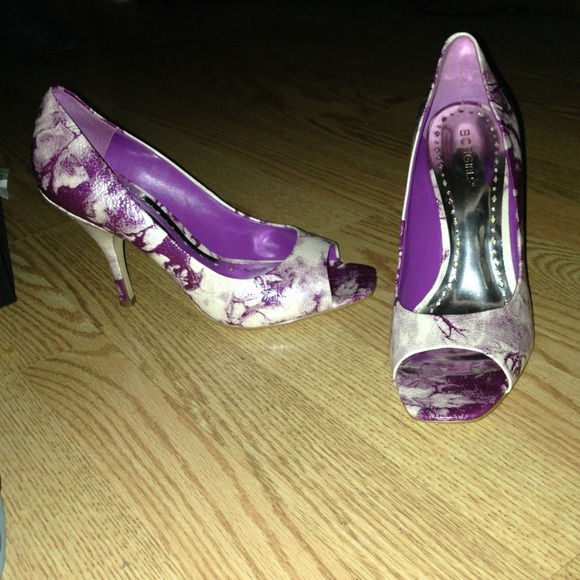 BCBGirls Purple and White Floral Print Pumps