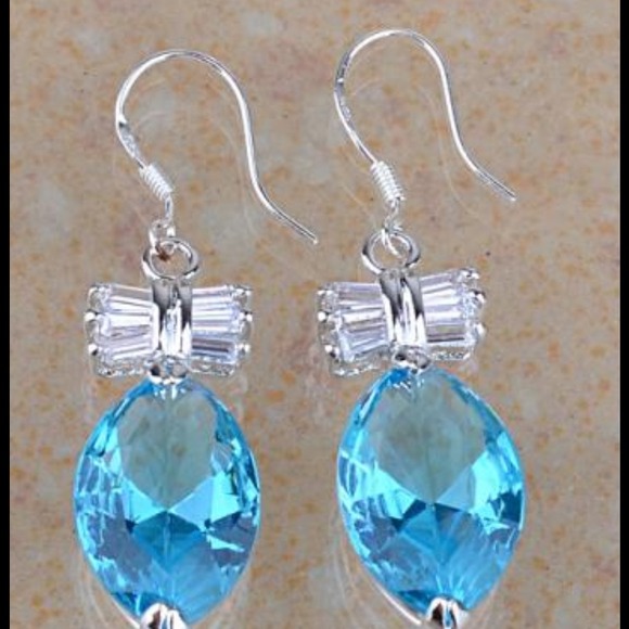 Earrings - Picture 1 of 1