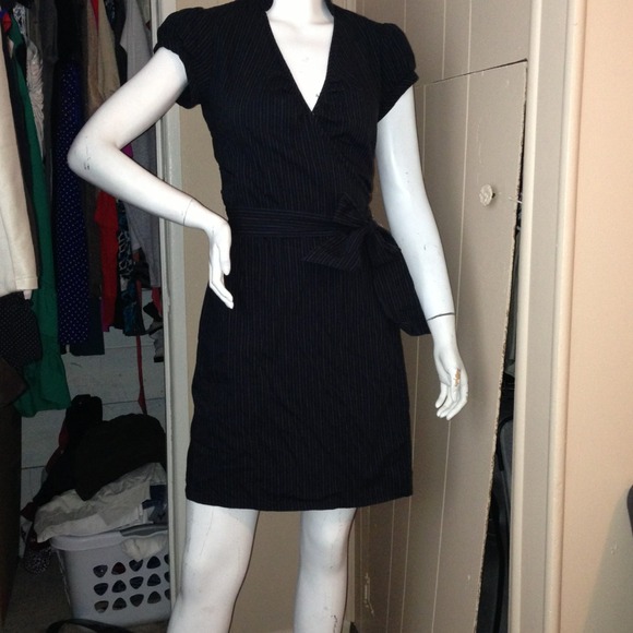 🚫SOLD🚫Express wrap dress XS blue and black pin