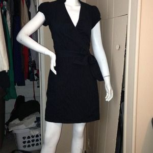 🚫SOLD🚫Express wrap dress XS blue and black pin