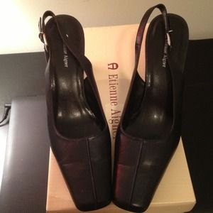 Navy medium heel sling back