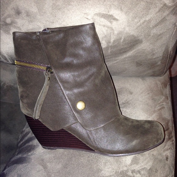 Boots - Brown booties