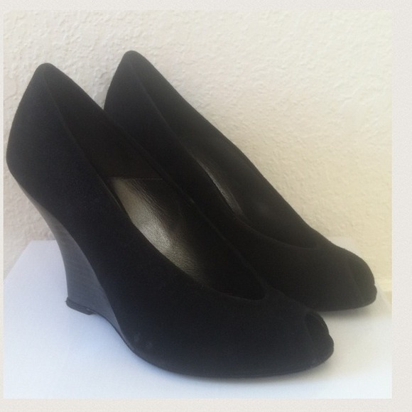 ⚡SALE⚡BCBGMaxAzria Suede Socialite Wedges - Picture 3 of 4