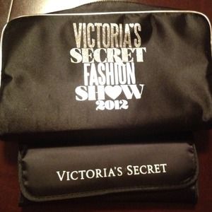 ❗Sold❗VictoriaSecret makeup bag w/brushes