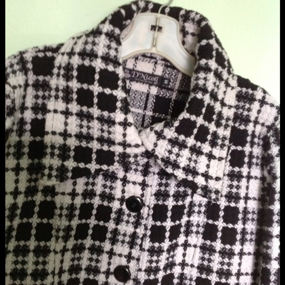 A warm Black n withe coat! - Picture 3 of 3