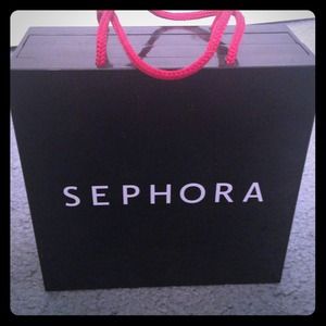 Sephora makeup box. Never used.