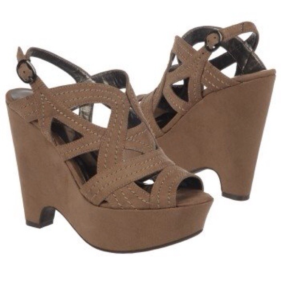 On hold!! — $90 – Extreme Taupe Carlos Santana