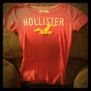 Hollister size small t shirt.