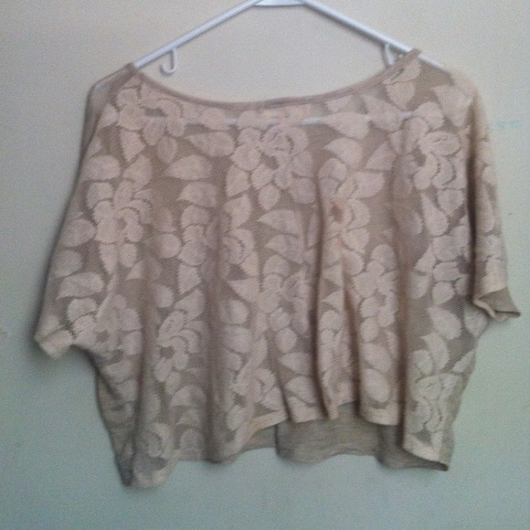Lace back creme crop top - Picture 2 of 2