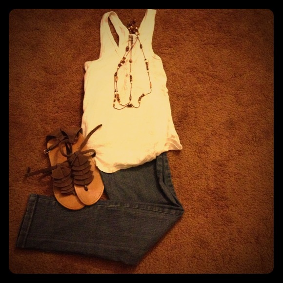 🎀Traded🎀 Cream razor-back top - Picture 1 of 2