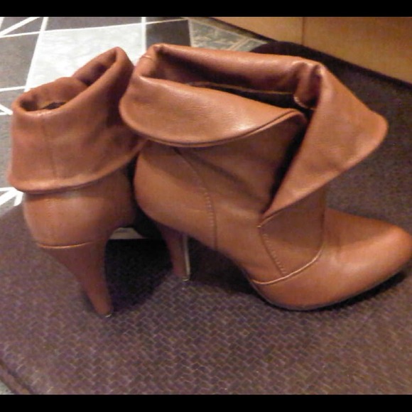 SOLD!! Camel Ankle Booties