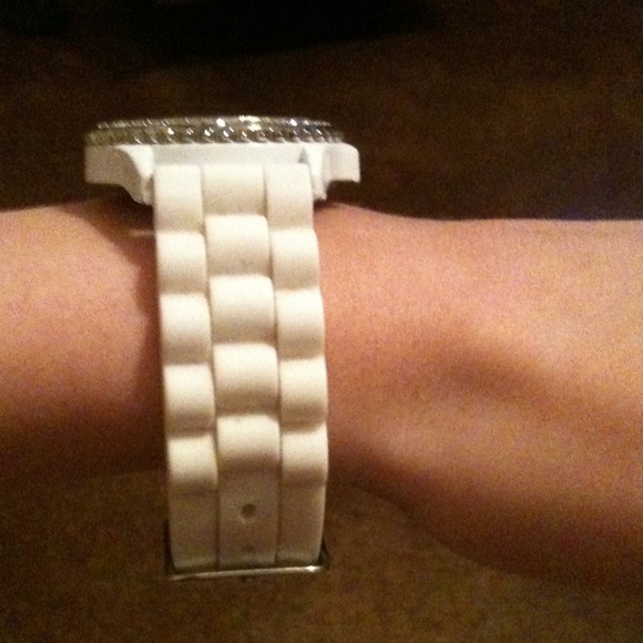 Watch - Picture 2 of 3