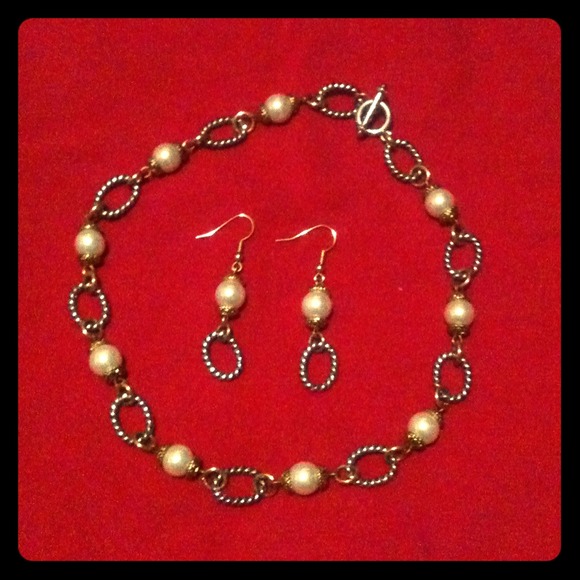 Elegant  necklace and earrings! - Picture 1 of 2