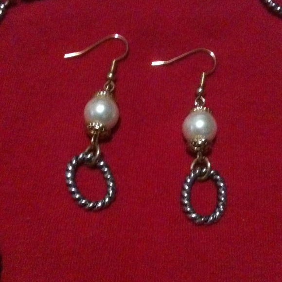 Elegant  necklace and earrings! - Picture 2 of 2