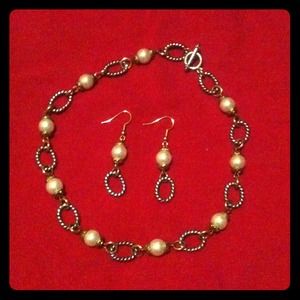 Elegant  necklace and earrings!
