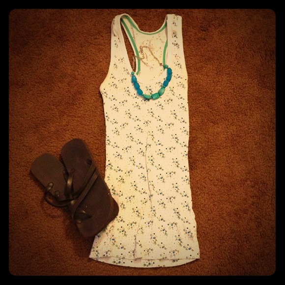 🎀Traded🎀 Ribbed, razor back tank - Picture 1 of 2