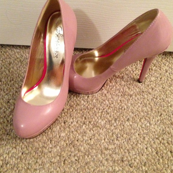 Blush pumps