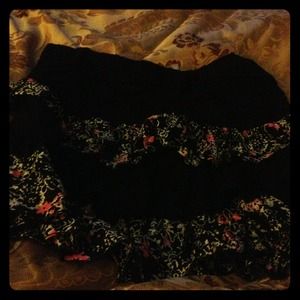 Lux mini skirt with ruffles. Fits size 0-2