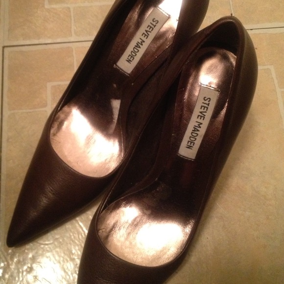Steve Madden Shoes - Steve Madden chocolate pumps