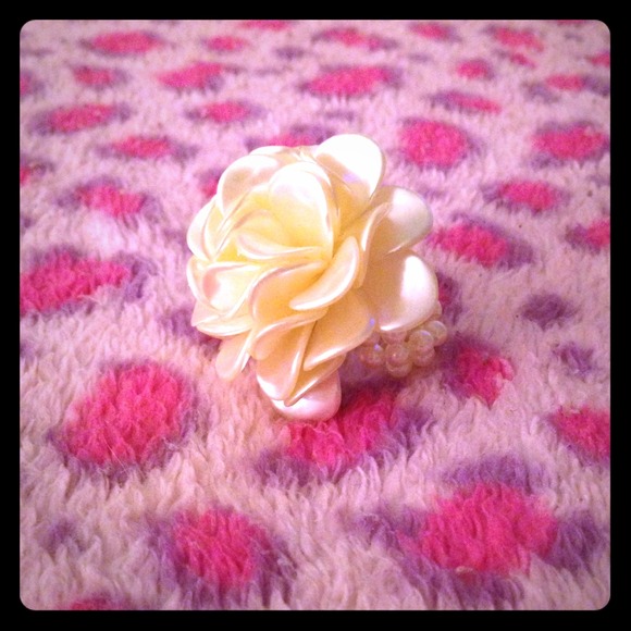 Cute Flower Cream Colored Ring with Elastic Band - Picture 1 of 1