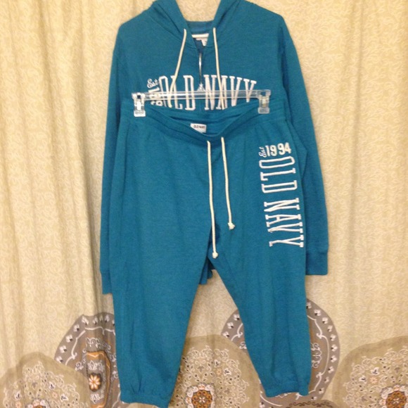 Old navy cropped leg sweatsuit