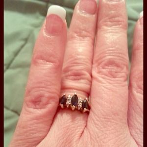 Beautiful sapphire and diamond ring. Size 4