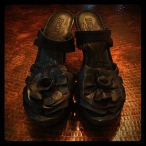 BORN black leather heels size 8M