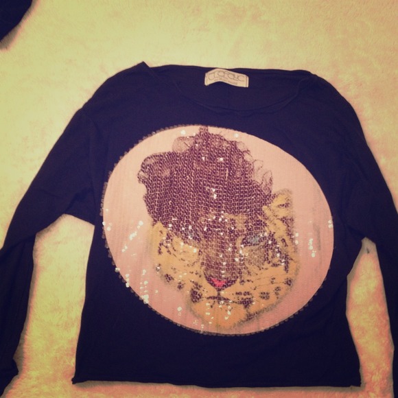 ⛔️Sold⛔️Zara embellished tshirt $15 - Picture 1 of 3