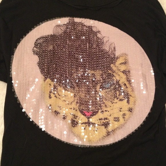⛔️Sold⛔️Zara embellished tshirt $15 - Picture 2 of 3