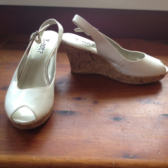 ❗Sold❗🏡 White sling back open toe wedges