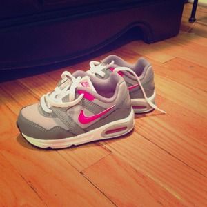 Girls SZ 8T Nike AirMax sneakers grey & pink -NWOT
