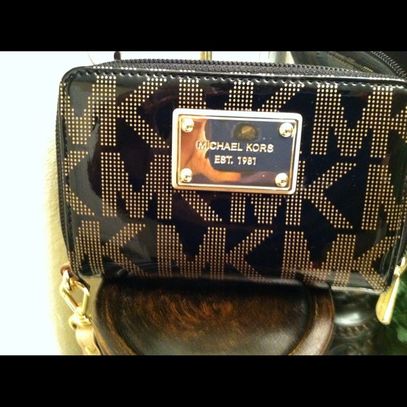 Authentic Michael Kors Wrist Wallet