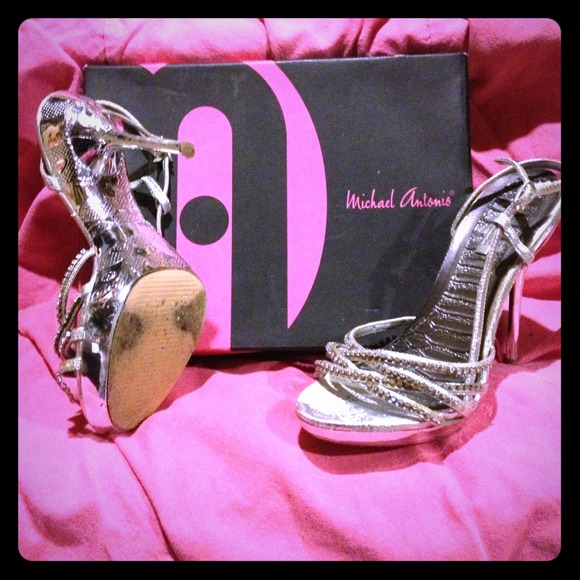 Orlice silver 5 1/2 Michael Antonio stiletto heels