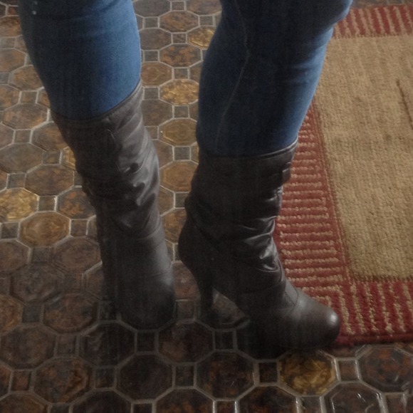 ❗Sold❗ 🏡 Brown mid-calf heel boot