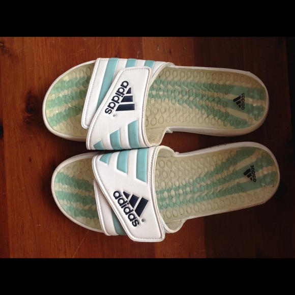 ❗Sold❗🏡 Light blue and white Adidas sandals