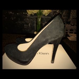 💲⬇ Calvin Klein Kendall suede pumps- size 6.0