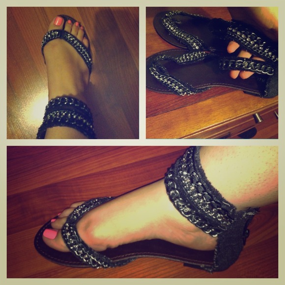 Super cute black zip sandals