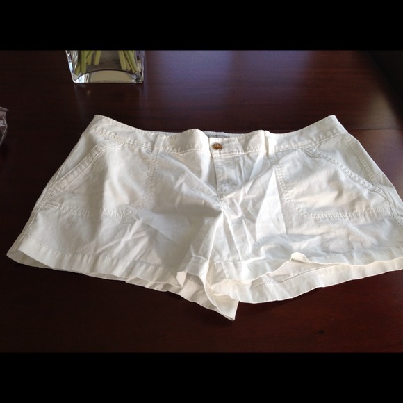 🔴SOLD🔴  Old Navy White Shorts - Size 16 - NWOT
