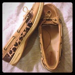 Leopard Sperrys