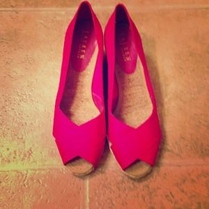 Never worn Ralph Lauren pink peep toes