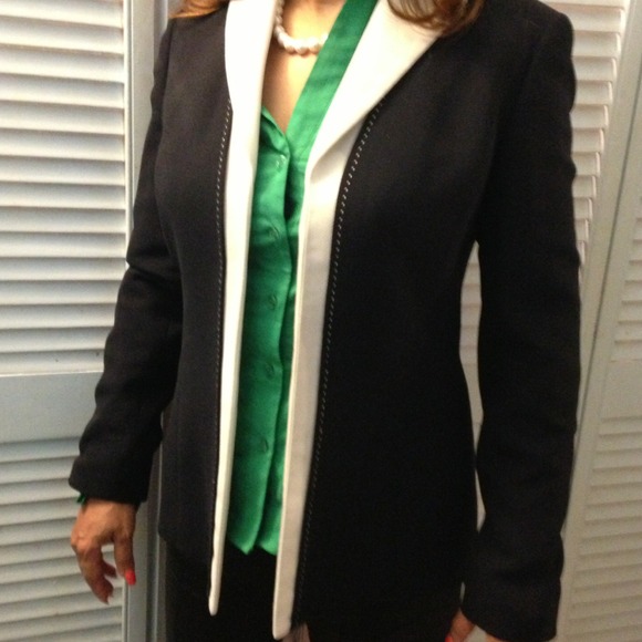 Beautiful jacket excellent for work. - Picture 3 of 3