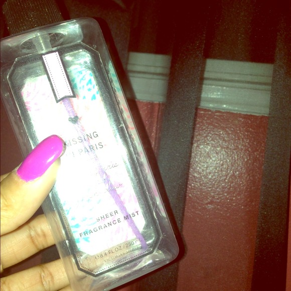NEEEED THIS !! Kissing in Paris ...Victoria Secret