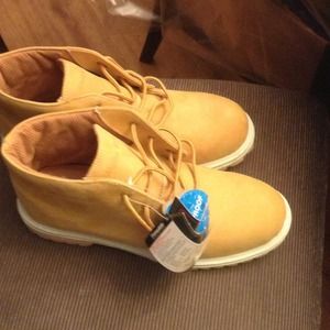 Men's 10.5 brand new leather boots