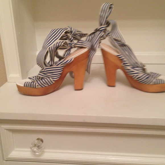 Coach 7.5 strappy heels open toe shoes - Picture 3 of 3