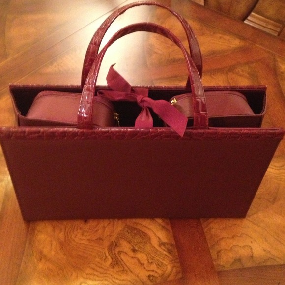 💅💄Adorable traveling bag 😎 - Picture 4 of 4